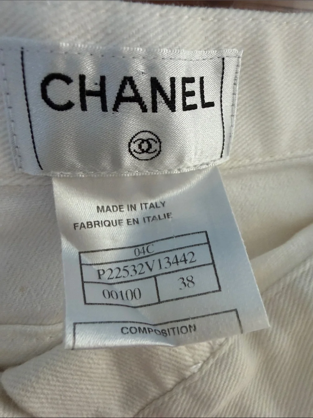 AUTHENTIC CHANEL VINTAGE 2004 CRUISE WHITE WIDE LEG QUILTED UTILITY DENIM PANTS